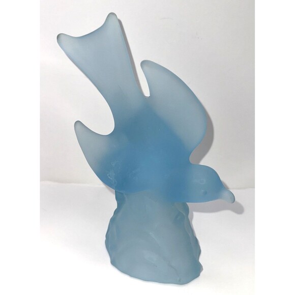 L.E. Smith Other - Vintage L E Smith Satin Frosted Blue Glass Dove Flying Bird Figurine 8.5”